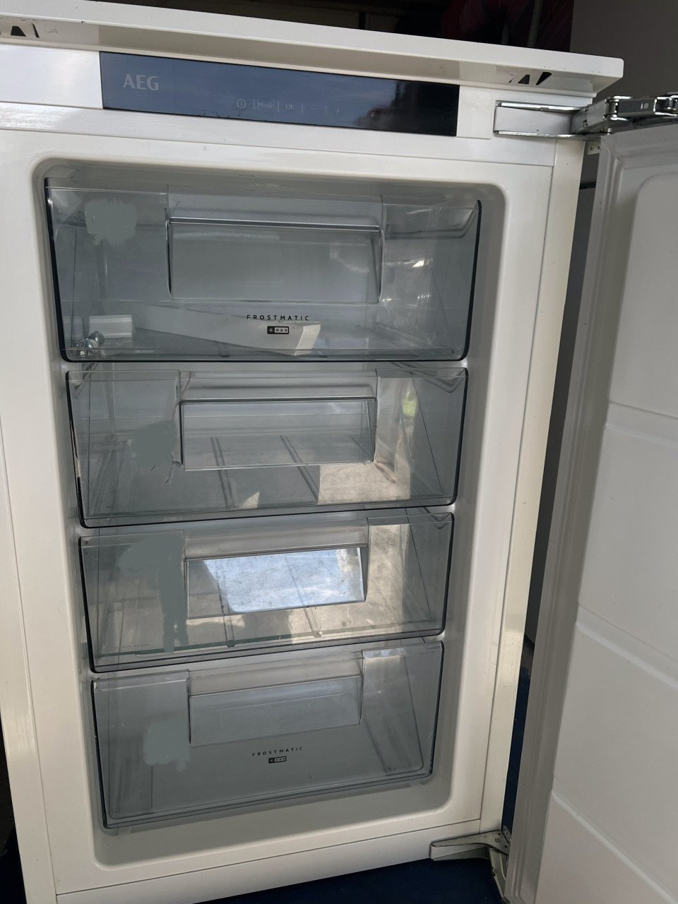AEG ABE88821LF Inbouw of vrijstaand vrieskast 87x55 cm. Inhoud Vriezer 98 L