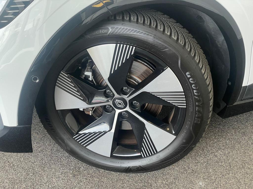 Renault Megane E-tech ev40 boost charge equilibre