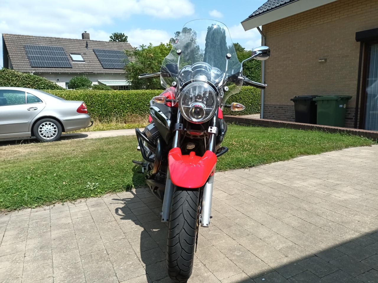 Moto Guzzi Breva 850