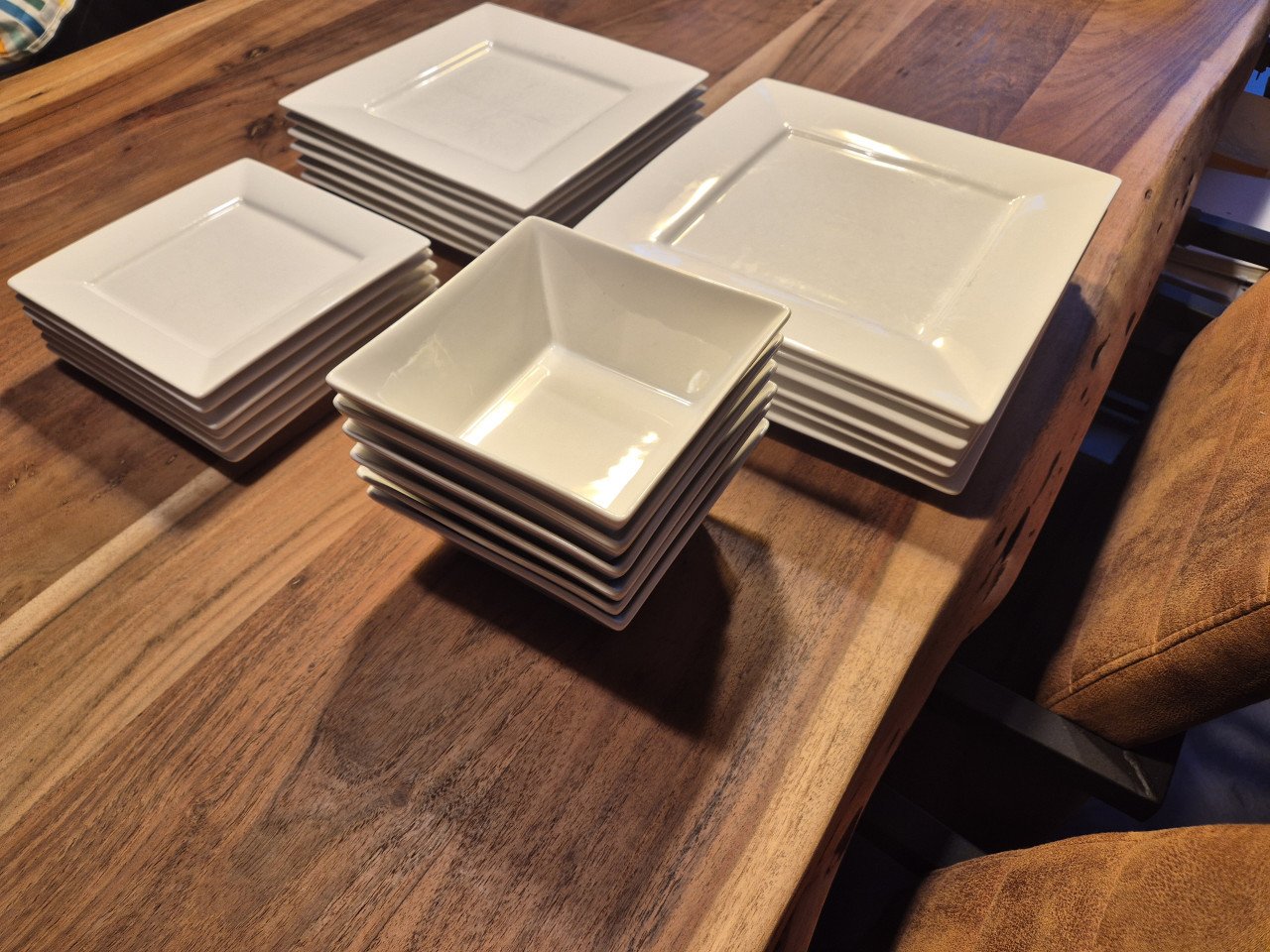 Vierkant servies, 24 delig