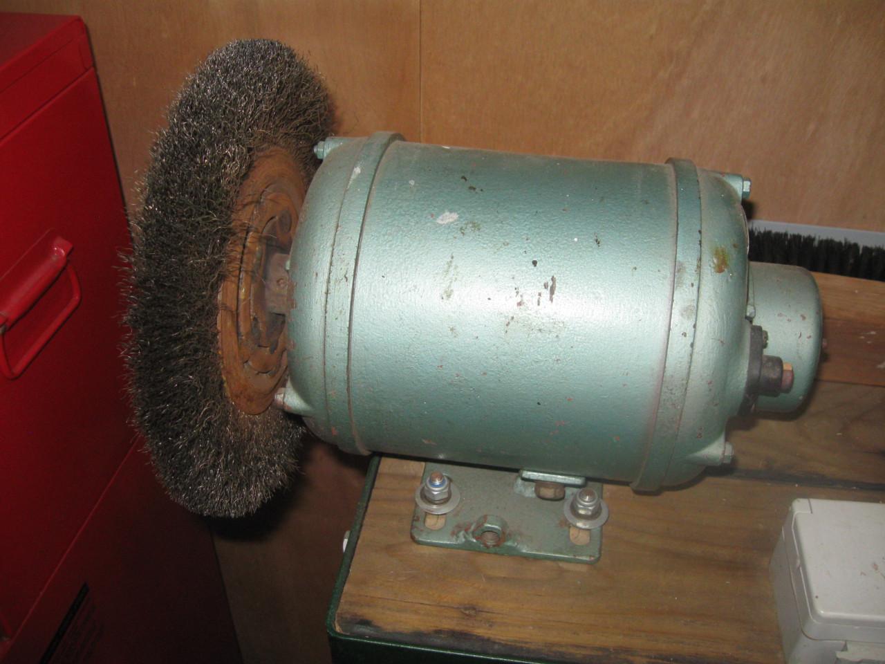 Staalborstel op elektro moter