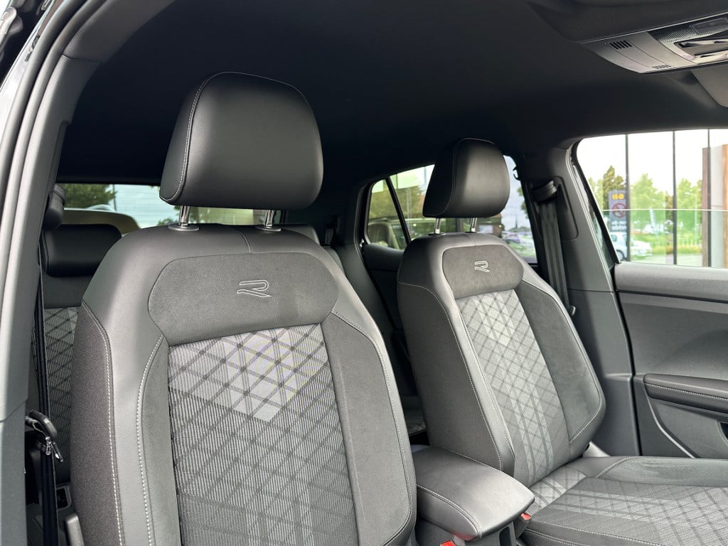 Volkswagen T-cross 1.5 tsi 150pk dsg r-line | camera | trekhaak | navi | iq