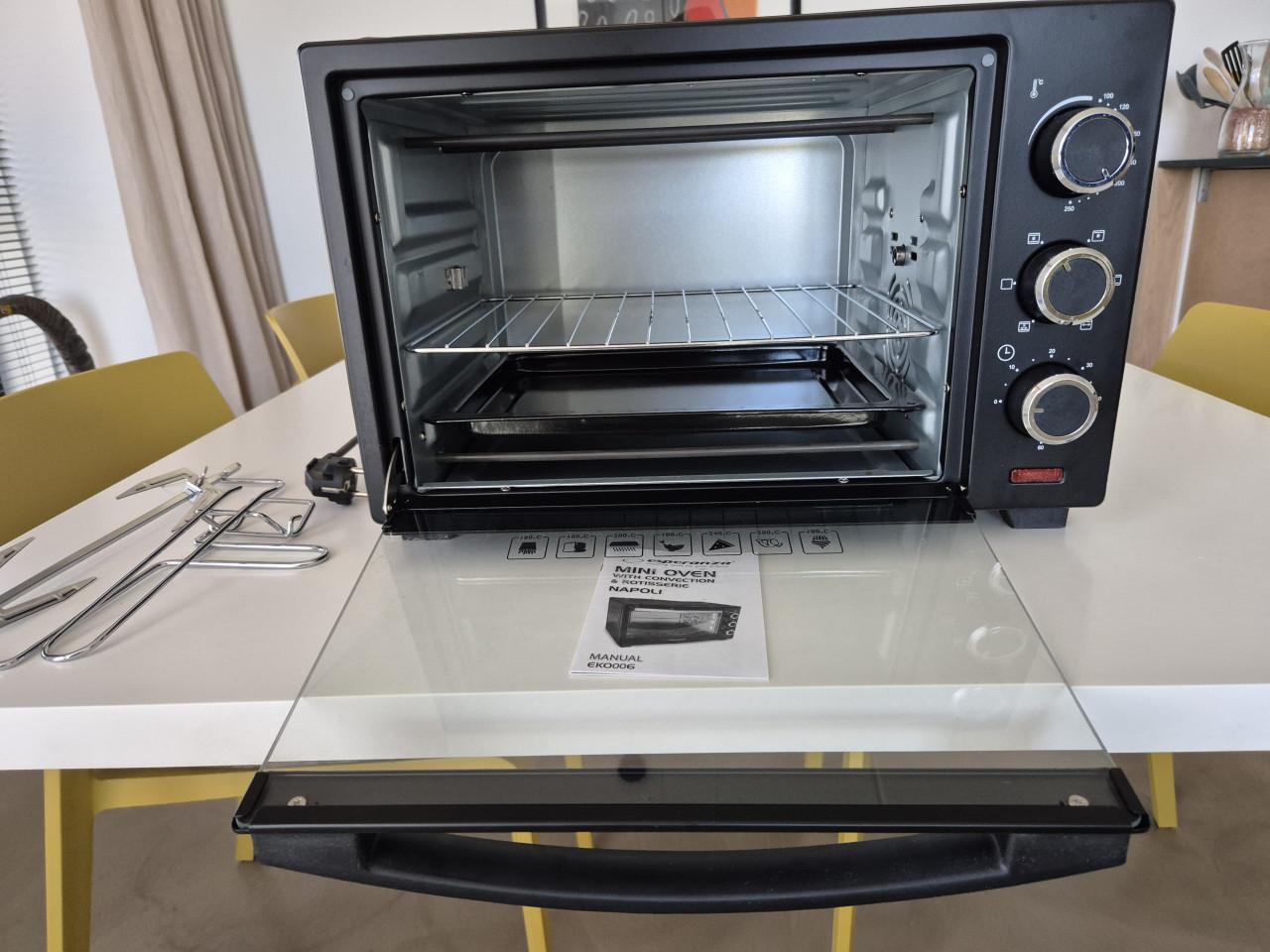 MINI-OVEN met heteluchtcirculatie en spitset