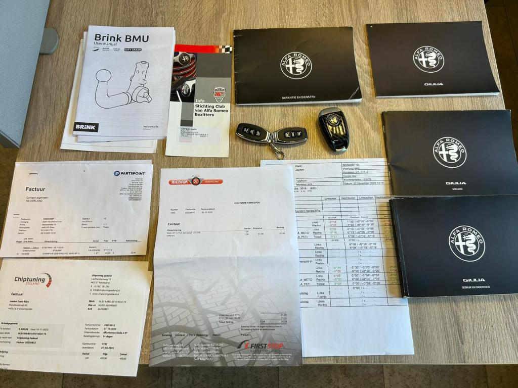 Alfa Romeo Giulia 2.0t * veloce pack * stoel + stuur verwarming * leder