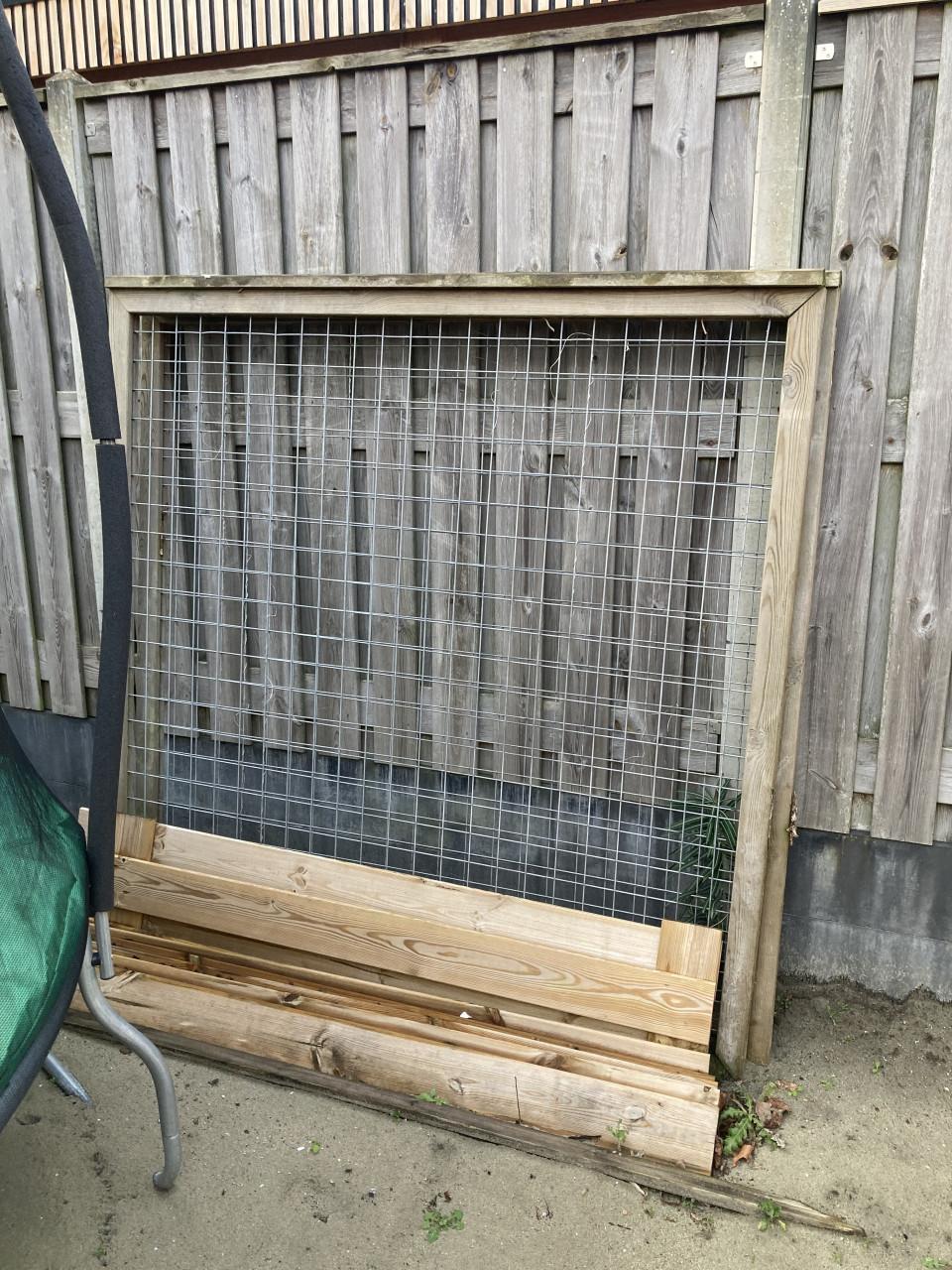 2 gebruikte schutting delen