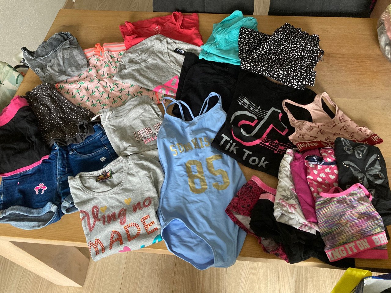 Pakket kleding meisje maat 134-140