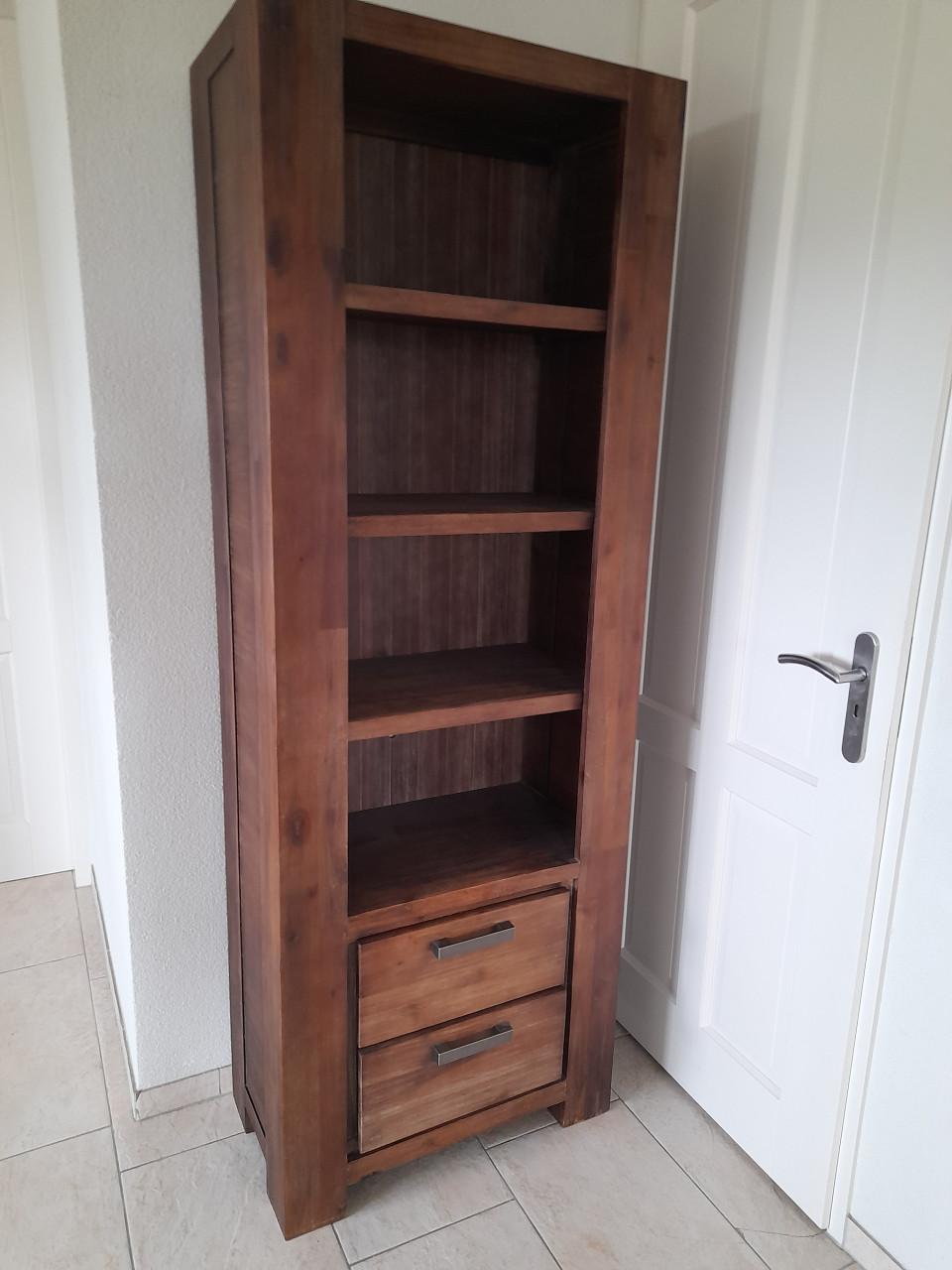 Prachtige (boeken) kast 200 x 72 x 40 (in goede nette staat )