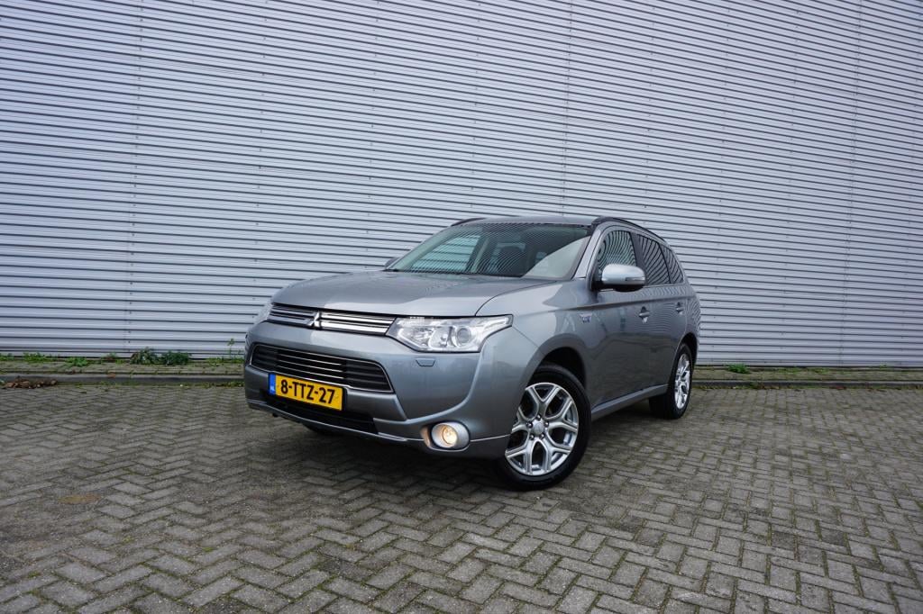 Mitsubishi Outlander 2.0 phev executive edition automaat - navi / cruise / 
