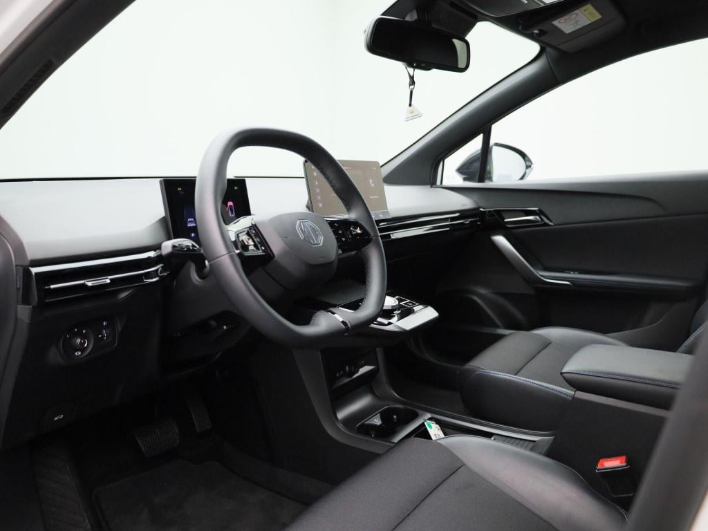 MG Mg4 64 kwh luxury | automaat | navigatie | climate control | apple carpl