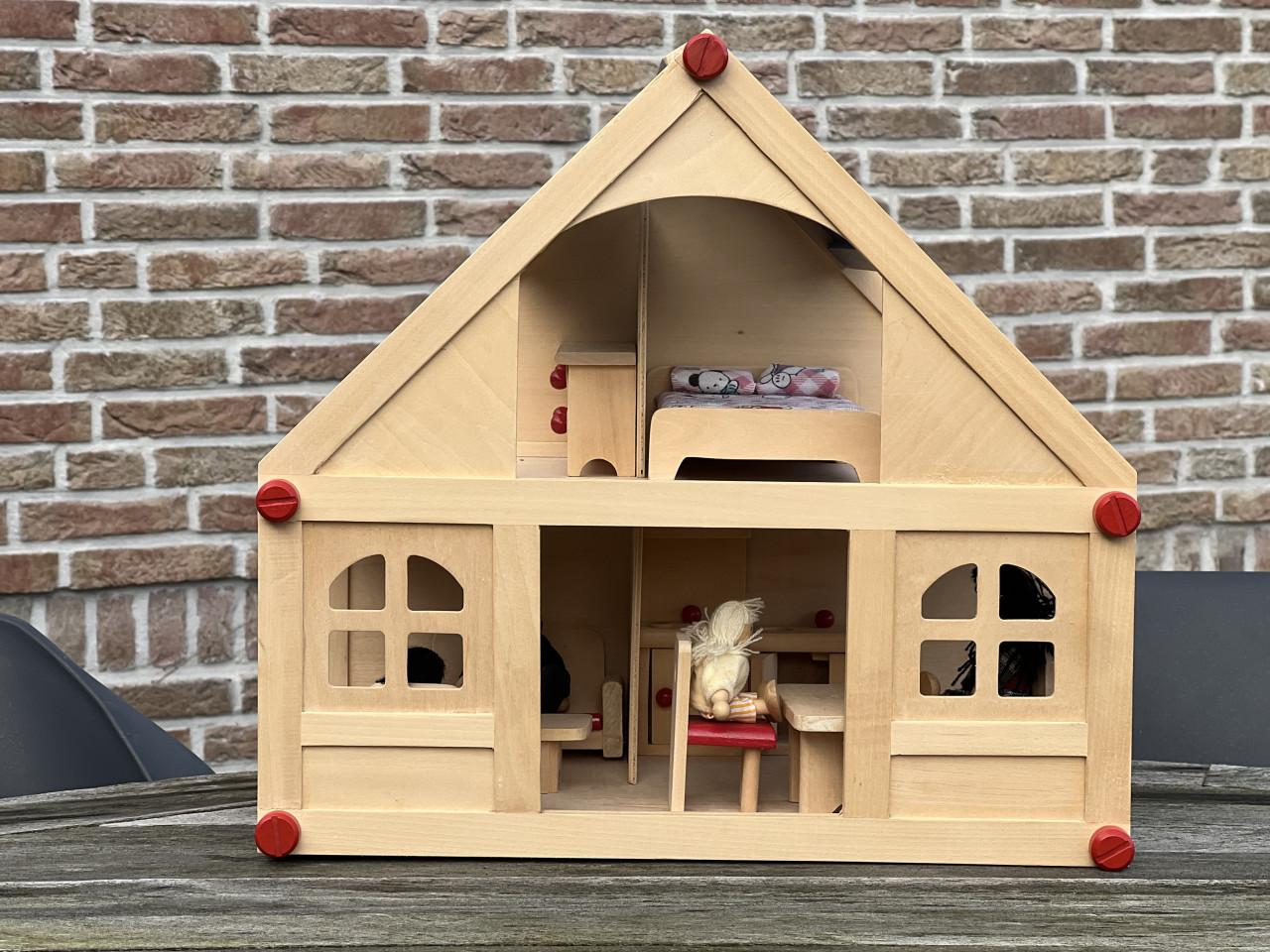 Houten poppenhuis