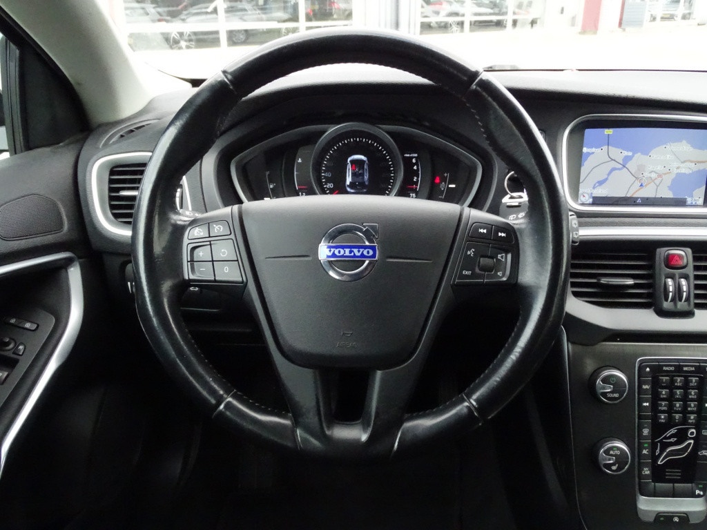 Volvo V40 1.6 t2 momentum | stoelverwarming | navi | bluetooth