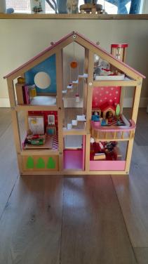 Poppenhuis, netjes en compleet