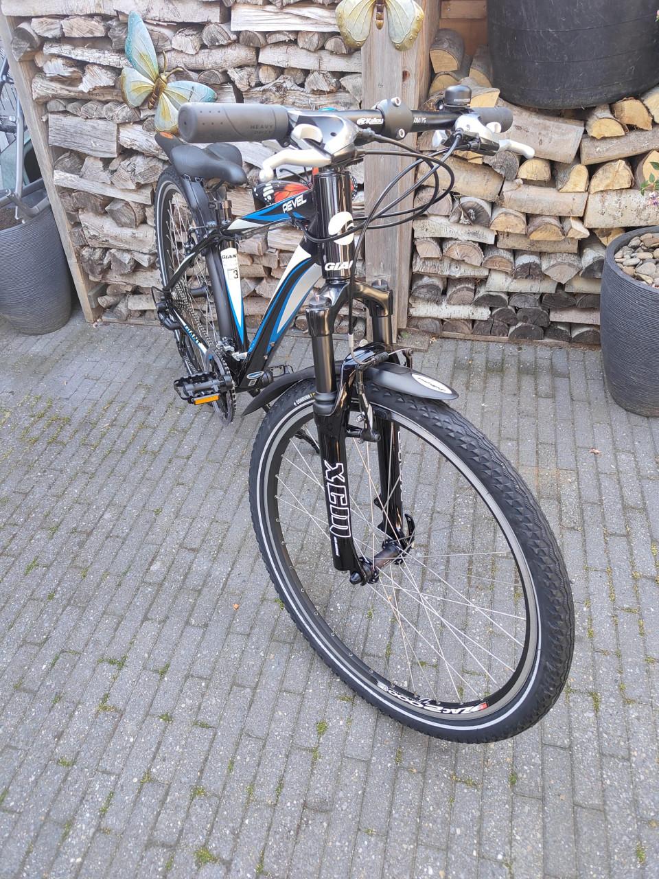 Giant Revel 26 inch mountainbike framemaat S 40 cm deore