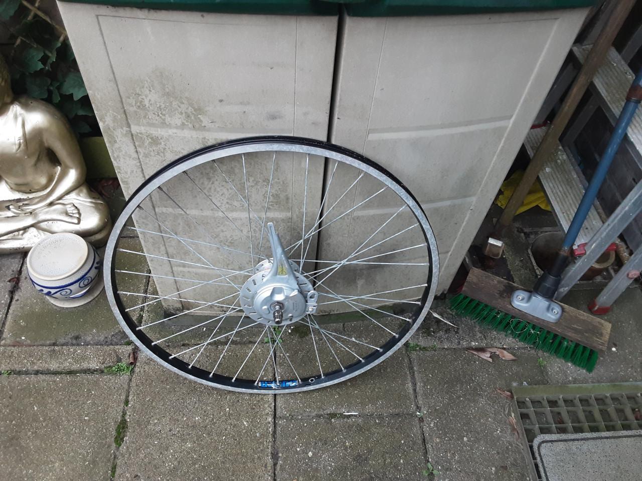 26 inch nexus voorwiel, naafdynamo, rollerbrake rem