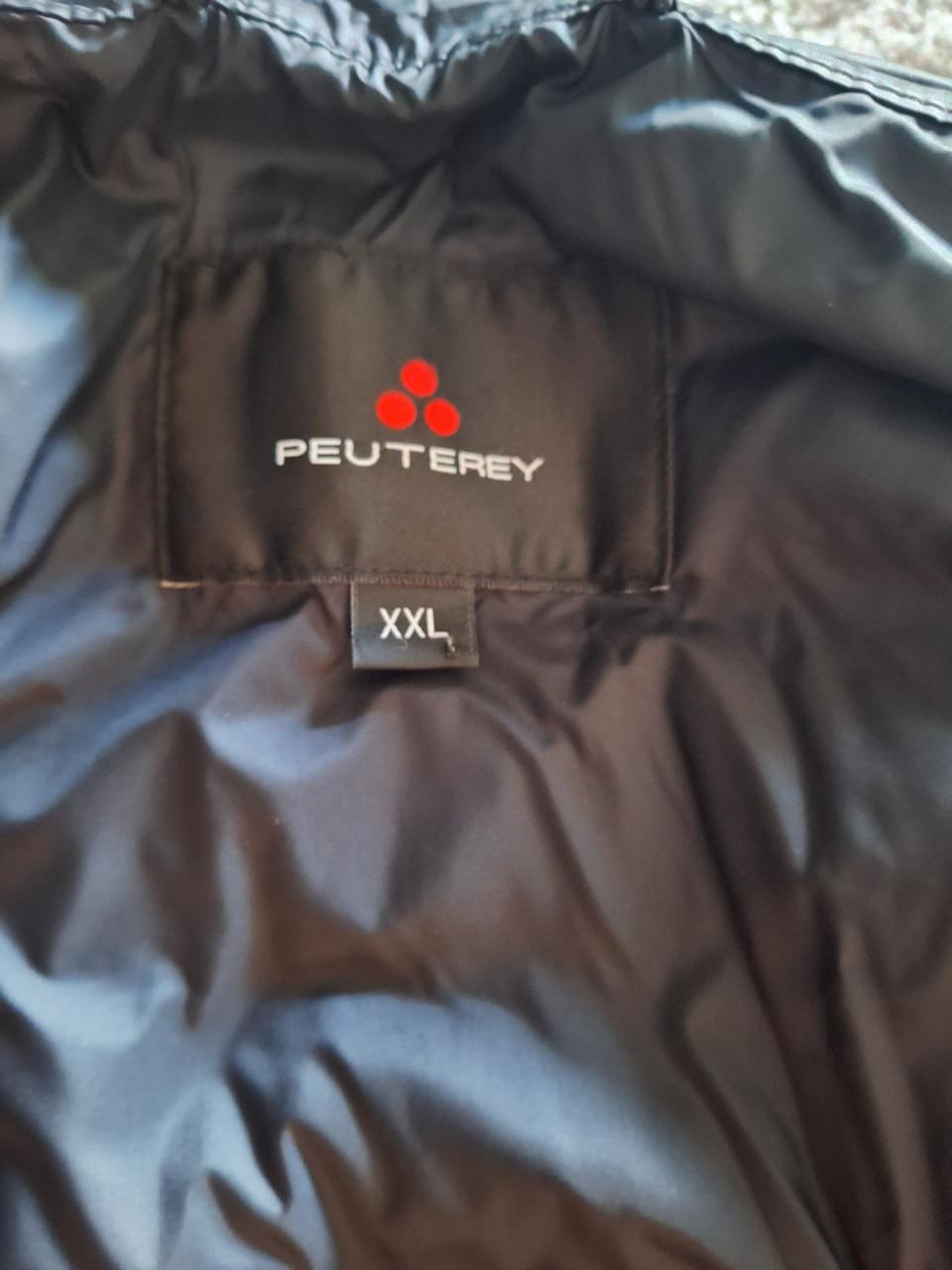 Prachtige nette jas Peuterey gekocht Hugo boss Hulst