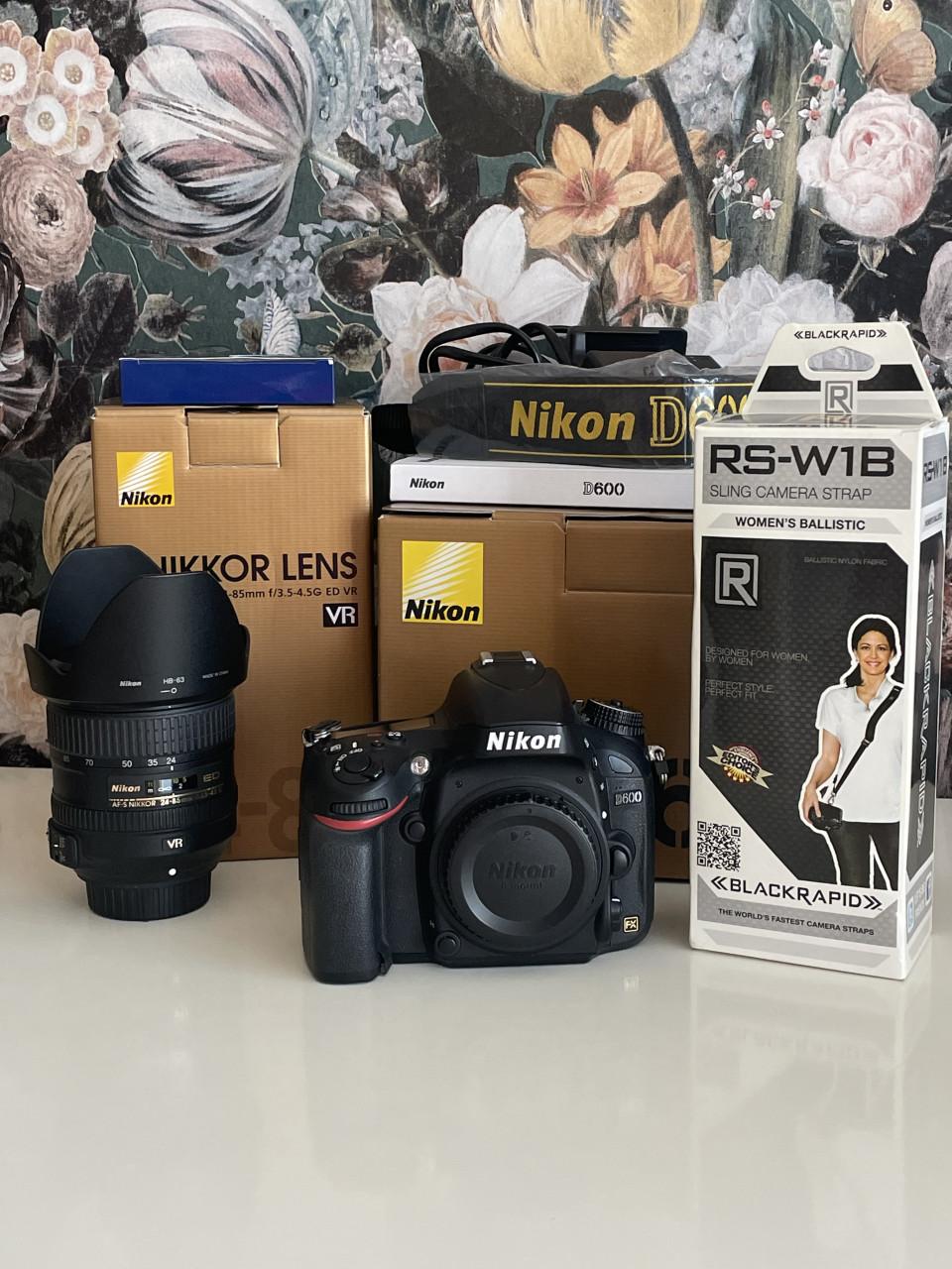 Nikon D600 Camera met lenzen, flitser etc.