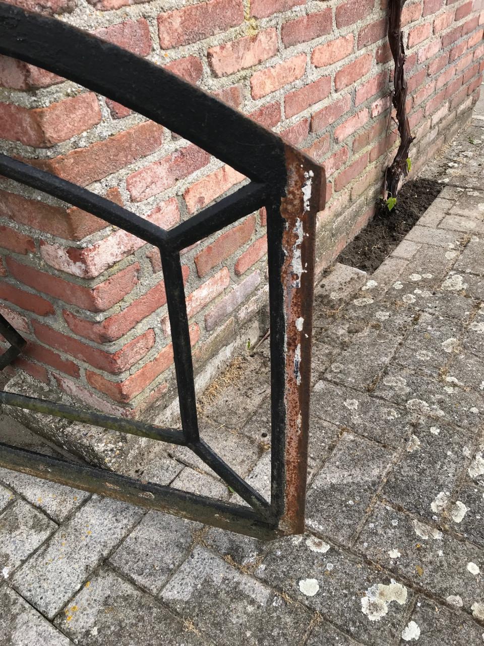 Gietijzeren raam