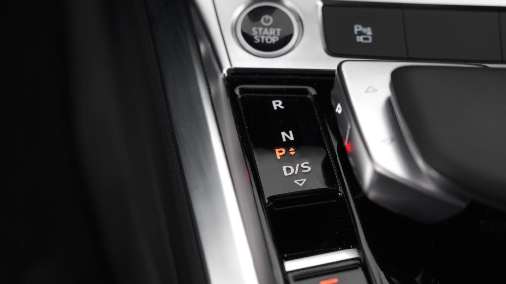 Audi E-tron sportback 55 quattro s edition 95 kwh 408 pk| head-up display |