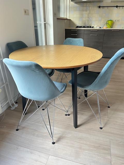 Ronde eettafel incl. 4 stoelen