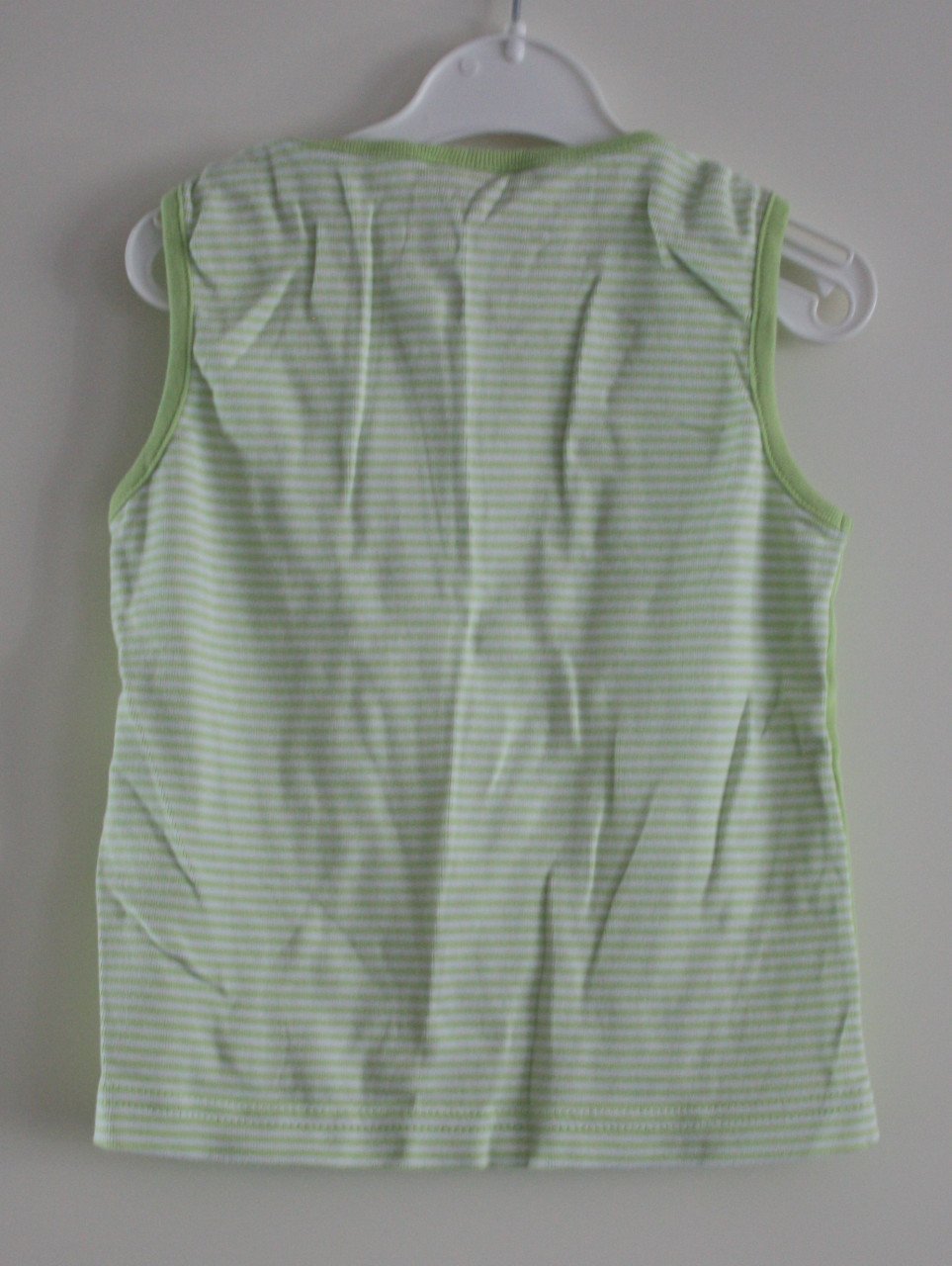 Groen hempje met print maat 104-110