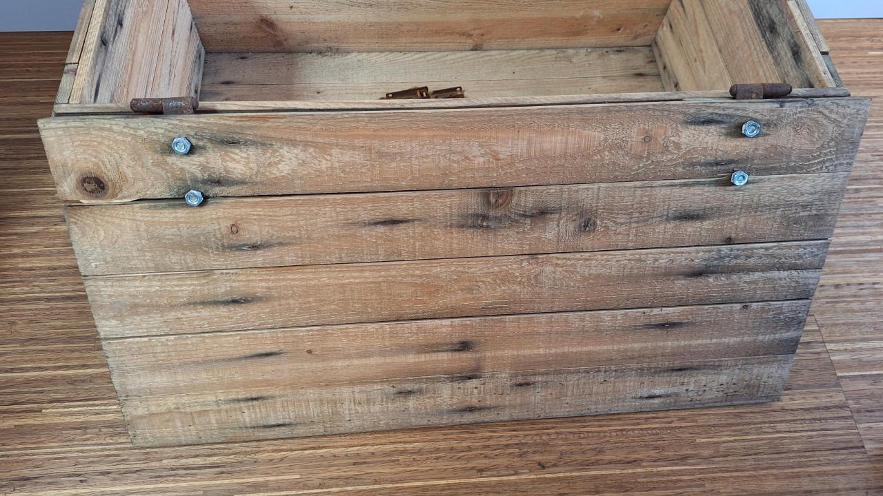 Oude houten opbergkist