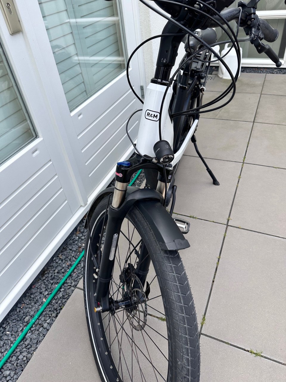 Prachtige witte Riese & Muller ebike