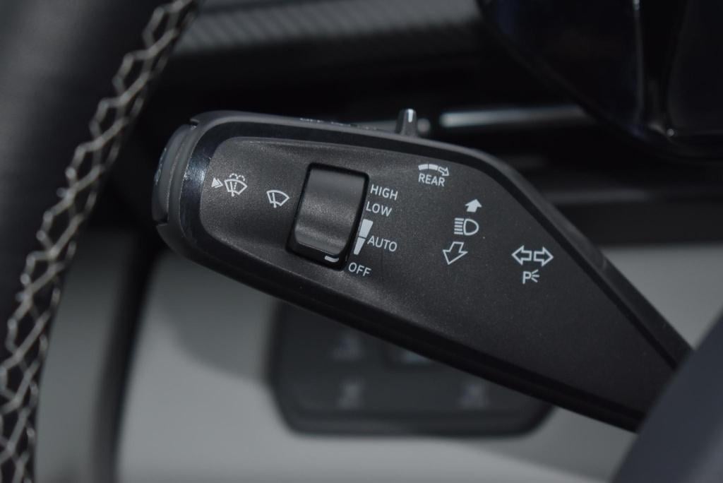 Ford Explorer premium extended range rwd 77 kwh | panoramadak | climate con