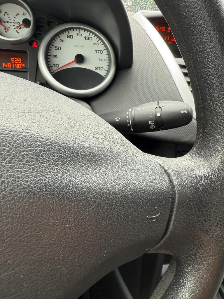Peugeot 207 1.4 look - airco - nieuwe koppeling