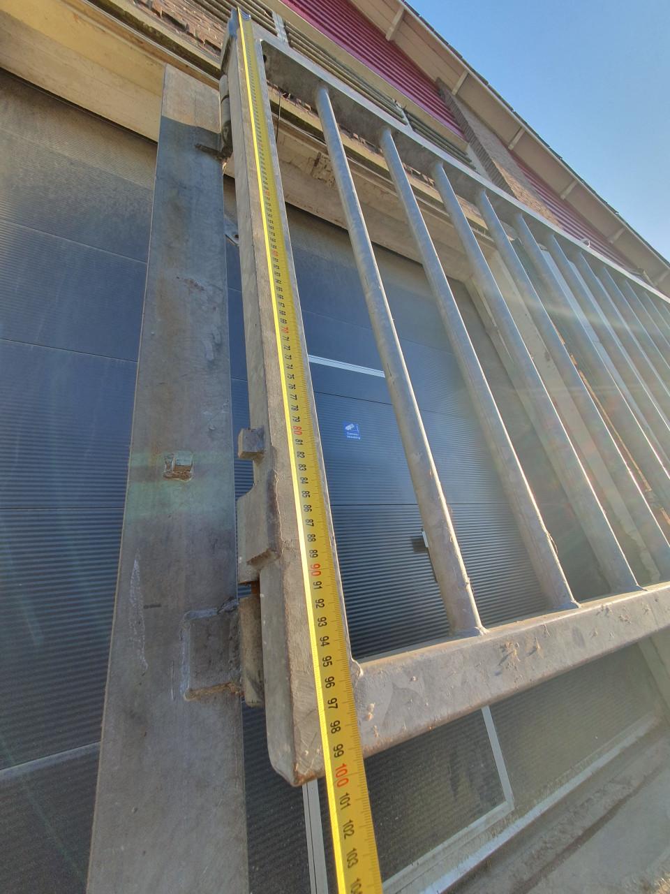 Degelijk stalen gegalvaniseerd hek, poort voor tuin of weide.