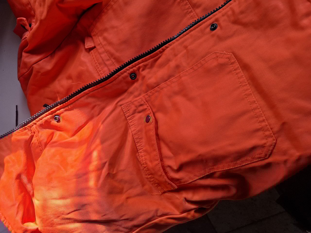 Overlevenspak oranje gevoerd