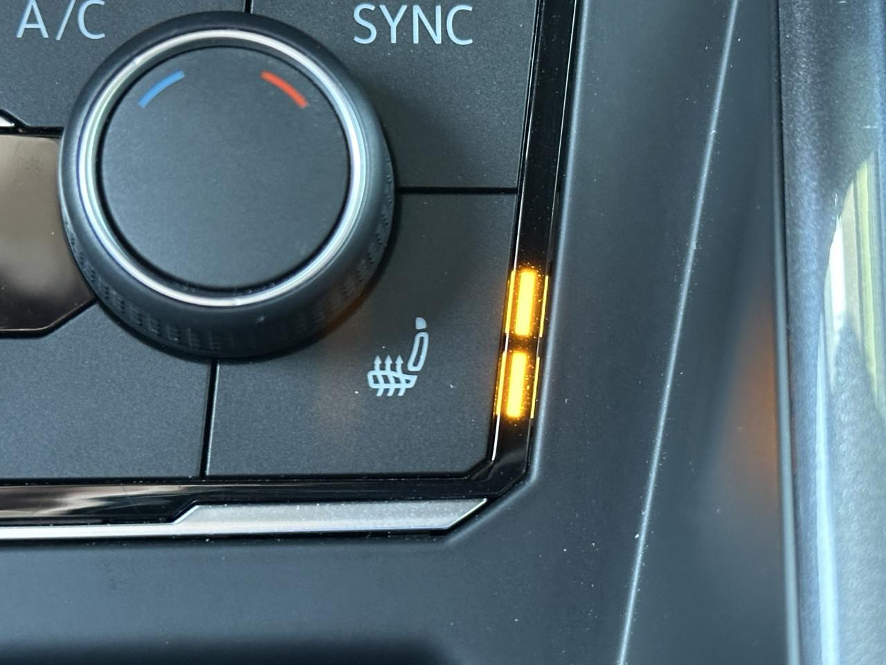 Volkswagen Polo - 1.0 TSI 2x R-Line | App-Connect | Climate control