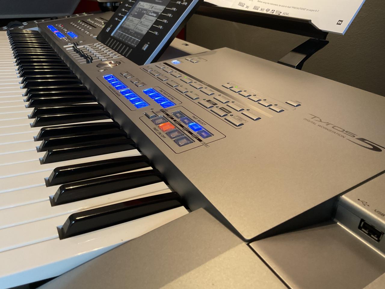 Yamaha Tyros 5 Keyboard