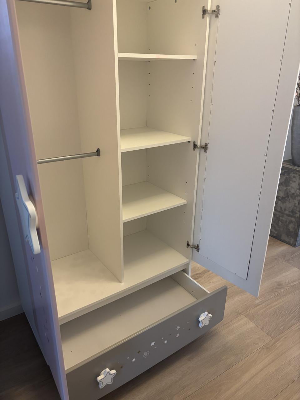 Houten kleding kast