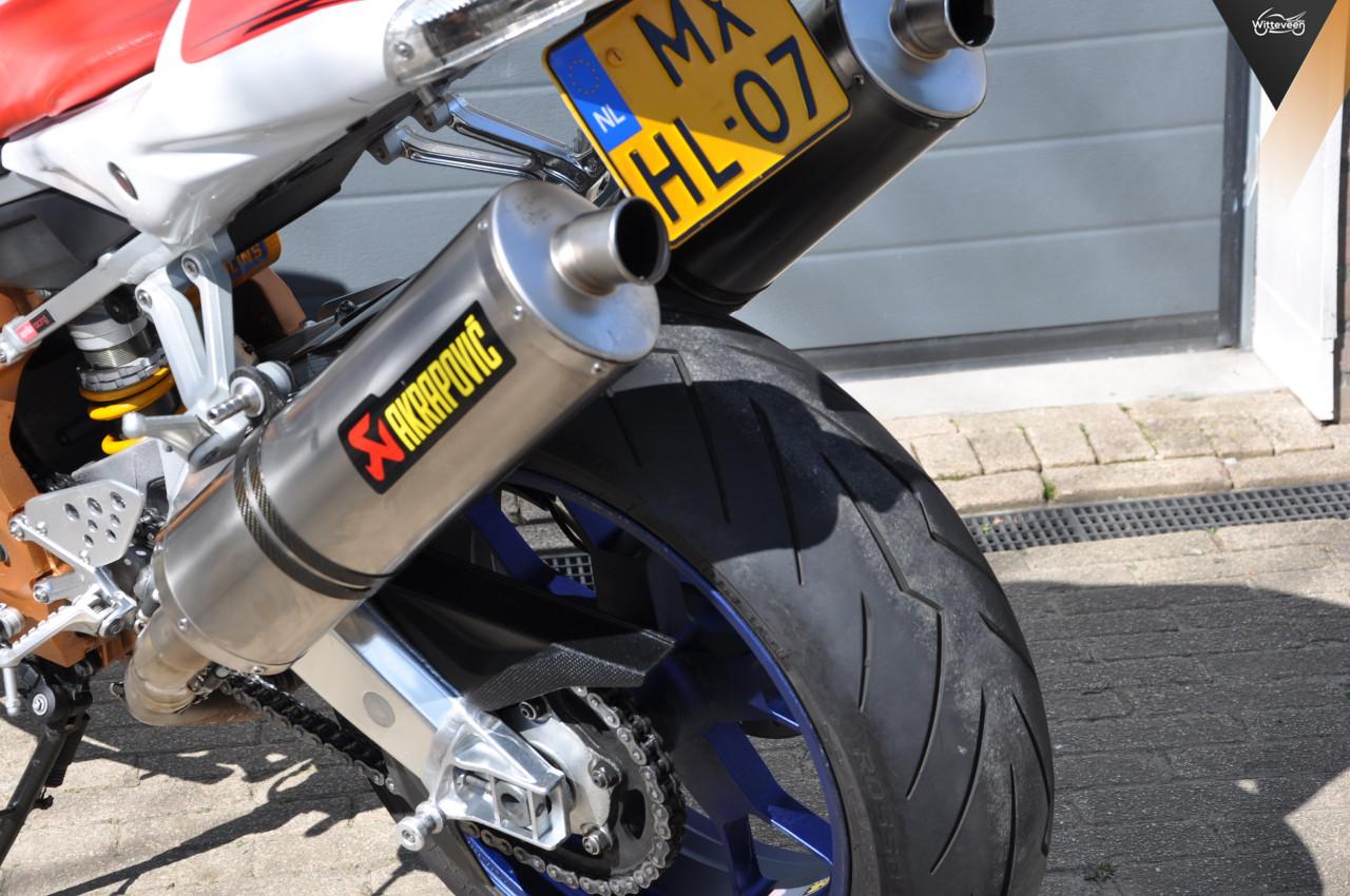 Aprilia Tuono 1000 R Factory Akrapovic