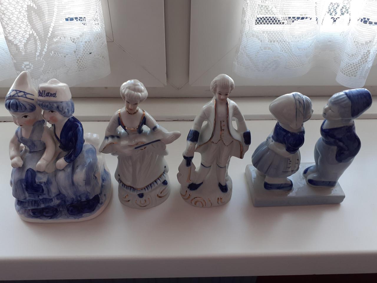 Blauwe souvenir beeldjes.