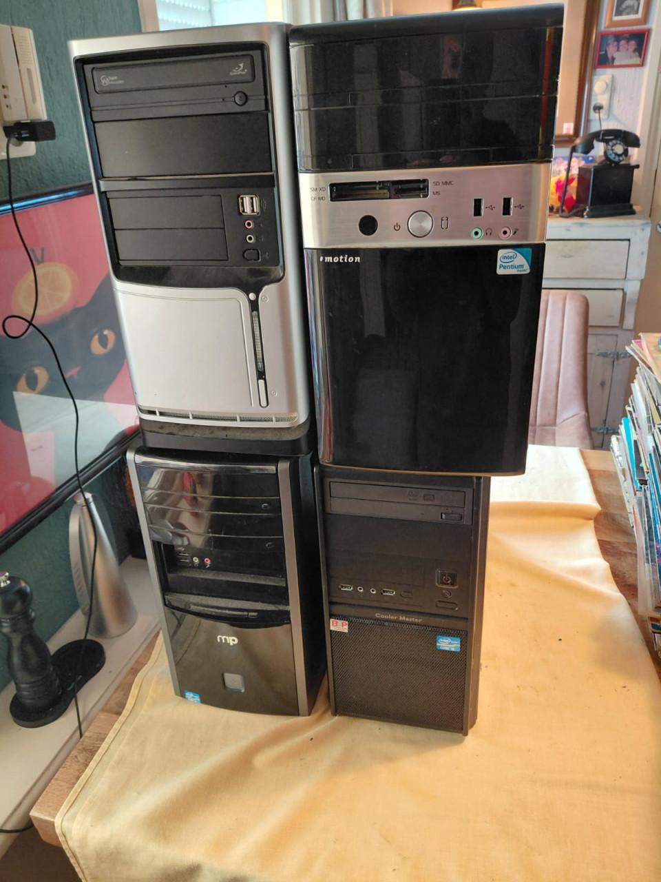 4 PCs en beeldschermen  GRATIS GERESERVEERD