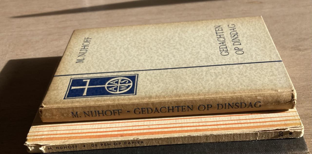 M.Nijhoff de pen op papier en gedachten op dinsdag