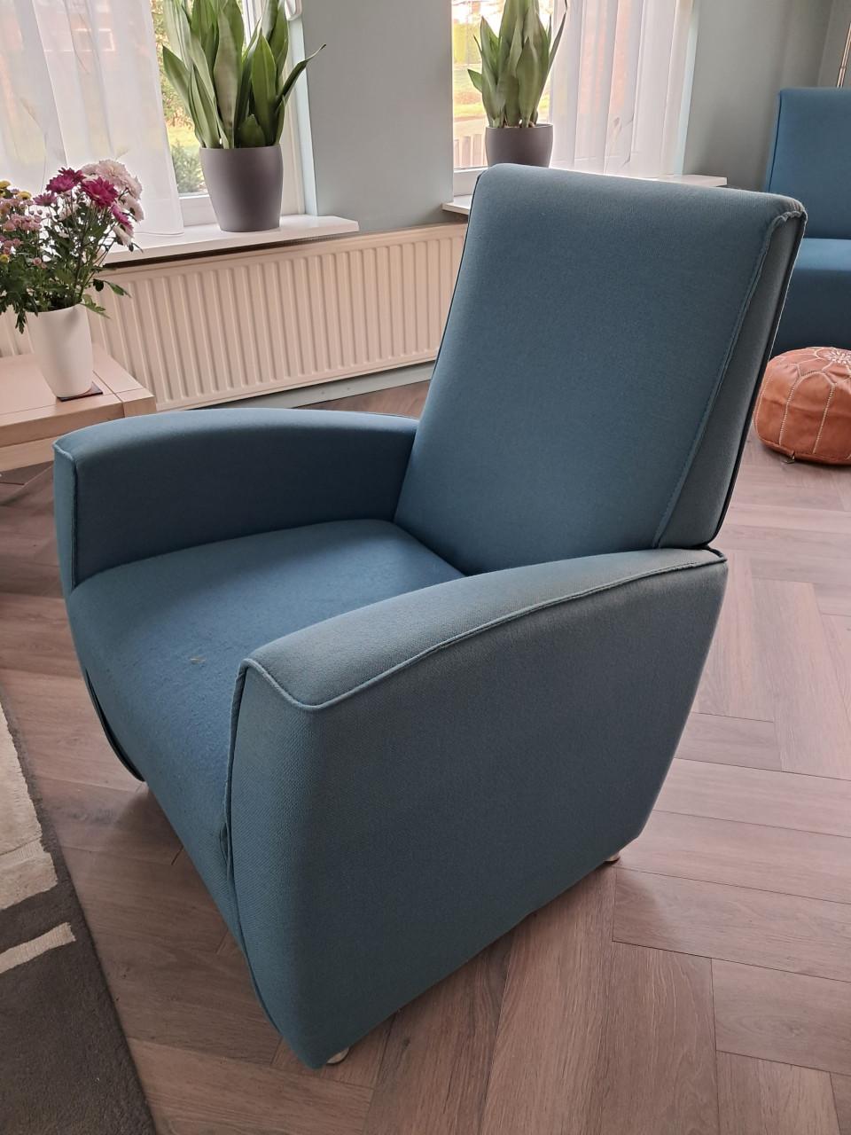 2 stuks Fauteuil kleur petrol 93cm hoog x 80 breed x 75 diep