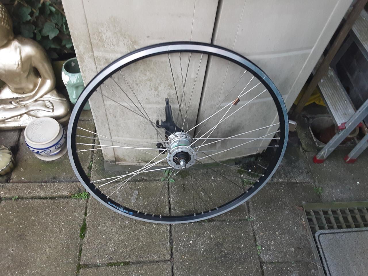 Batavus 28 inch shimano voorwiel, naafdynamo, rollerbrake rem