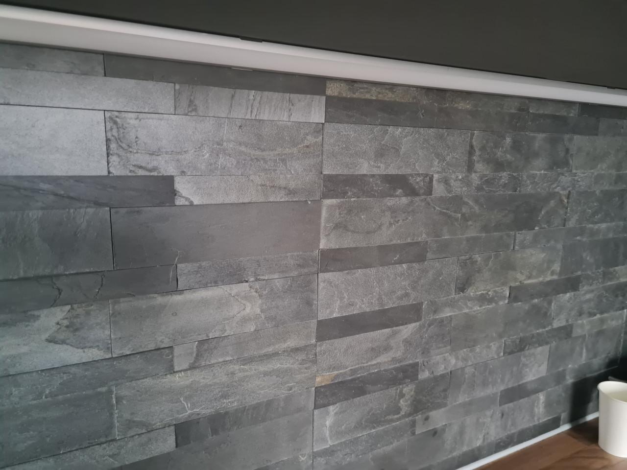 Natuursteenstrips zelfklevend bieden!