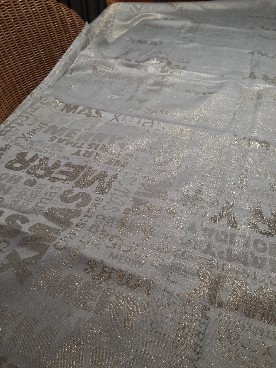 GOUDKLEURIG KERST TAFEL KLEED - BREEDTE 150 CM - LENGTE 210 CM - NIEUW
