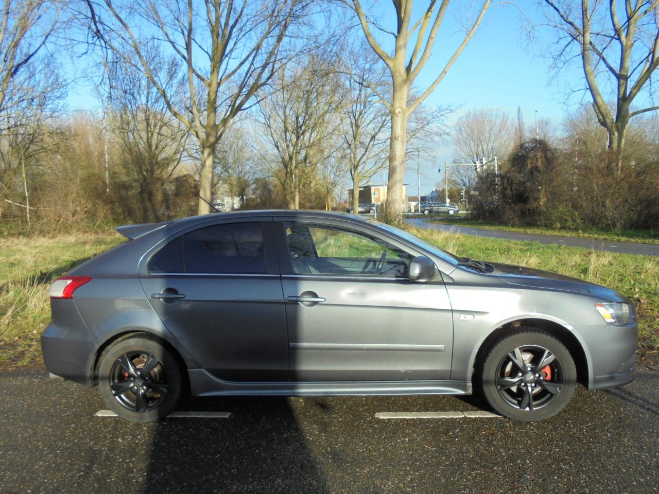 Lancer 1.8  Sportback leuke nette auto N.A.P Apk nieuw bij aflevering
