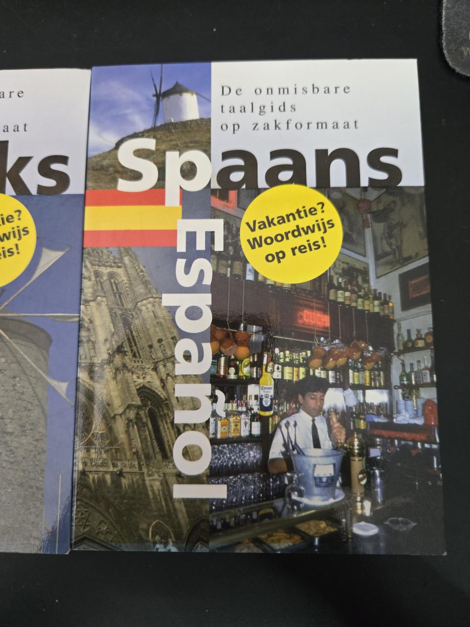3 boeken:   taalgidsen in zakformaat Engels, Grieks en Spaans Zgan