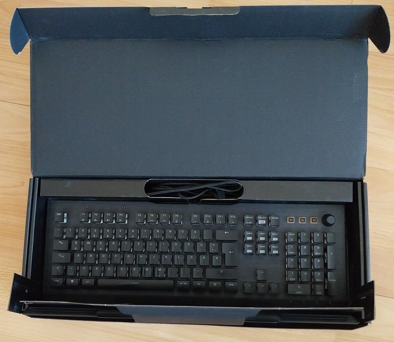 Roccat Vulkan 121 AIMO