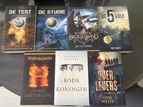 Verschillende jeugdboeken: De Test, De 5e Golf en meer