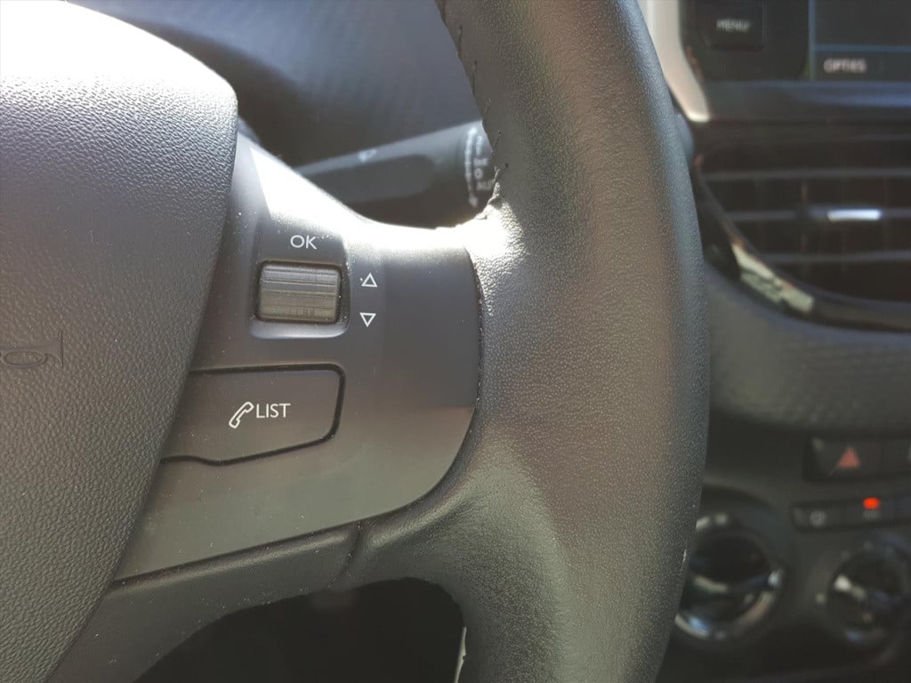 Peugeot 208 1.2 puretech 82pk signature navigatie | apple carplay & android
