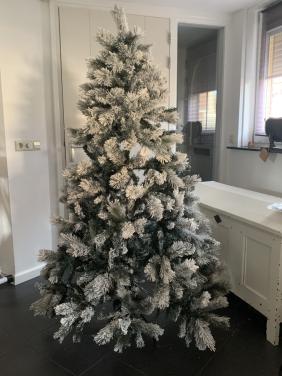 Kerstboom met sneeuw 1,85 m