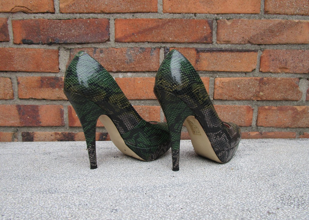 Prachtige groene Pumps maat 36 merk La Strada.