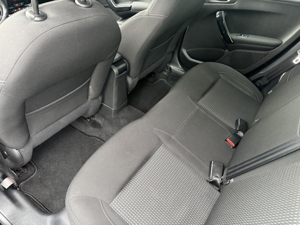 Peugeot 208 1.2 puretech blue lease executive 5-drs