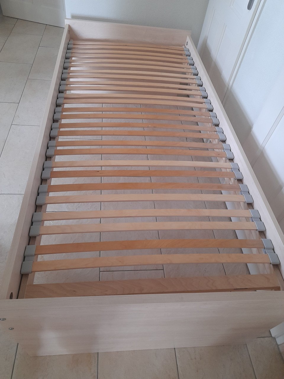 1 Persoons bed 90 x 200 (in goede nette staat )